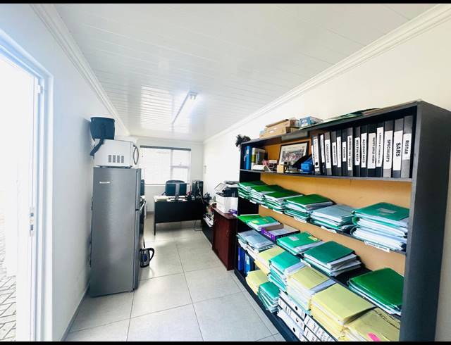 261M² OFFICE FOR SALE IN BEREA